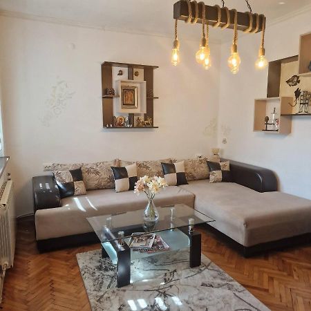 Z-Apartment In Trjavna Eksteriør bilde